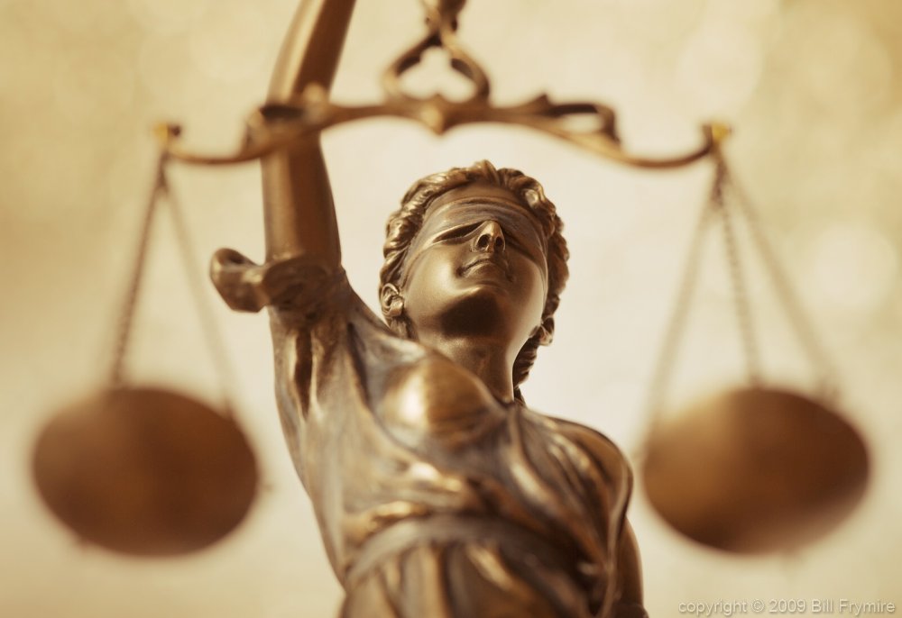 lady-liberty-scales-of-justice